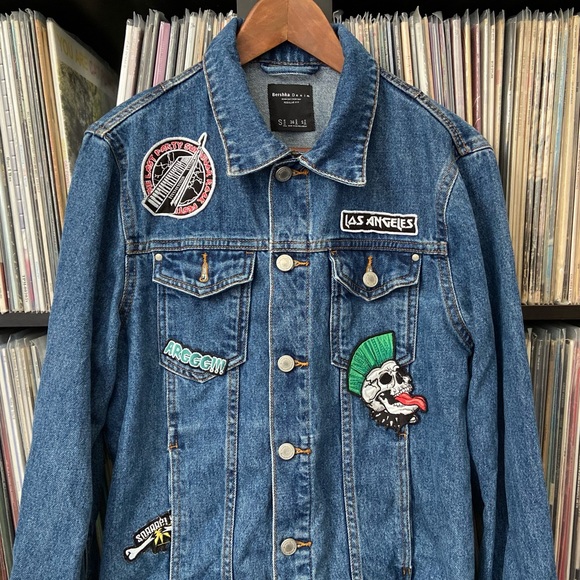💥HOST PICK💥 👨‍🎤🤘Super Cool PATCHED UP Bershka Denim Jean Jacket 🤘👨‍🎤 - Picture 4 of 16